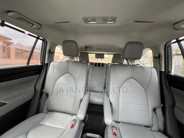 Toyota Highlander XLE AWD 2023 Silver photo 4