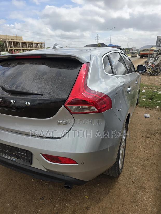 Volvo V40 2015 Silver photo 2