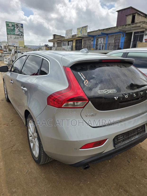 Volvo V40 2015 Silver photo 3
