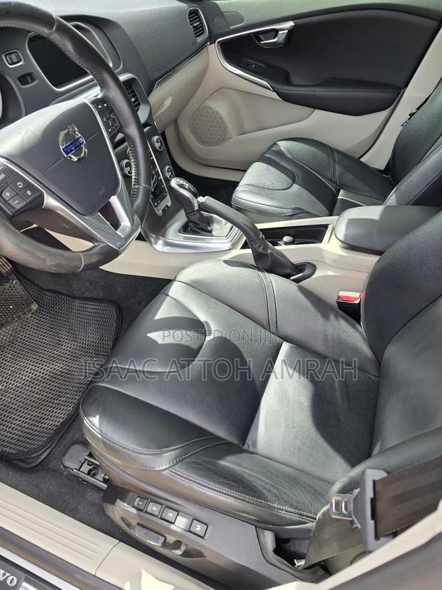 Volvo V40 2015 Silver photo 7
