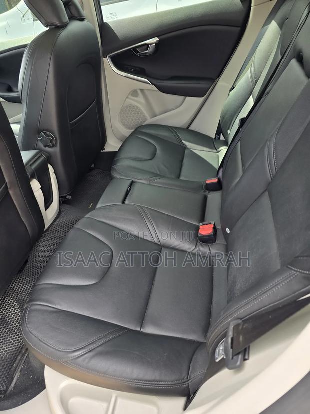 Volvo V40 2015 Silver photo 8