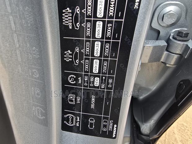 Volvo V40 2015 Silver photo 9
