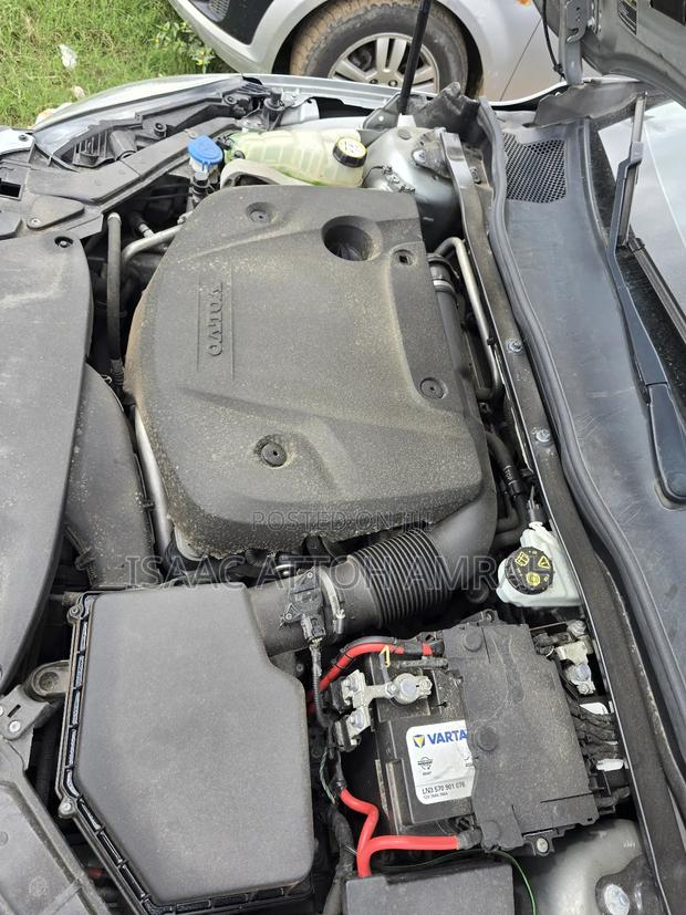 Volvo V40 2015 Silver photo 11