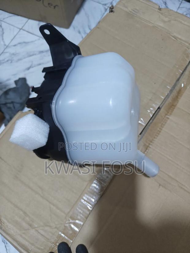 Ford Explorer Reservoir Bottle Expansion Tank photo 3