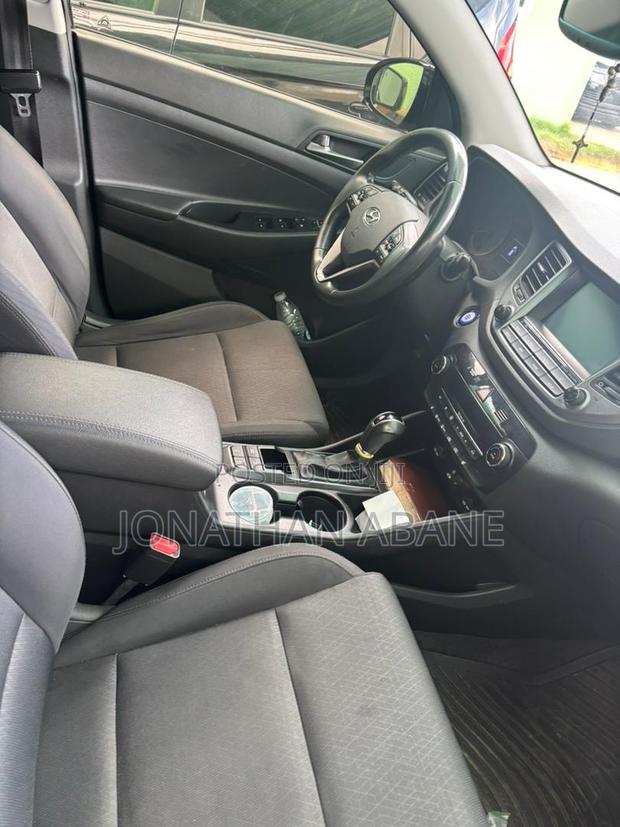 Hyundai Tucson 2018 Black photo 2