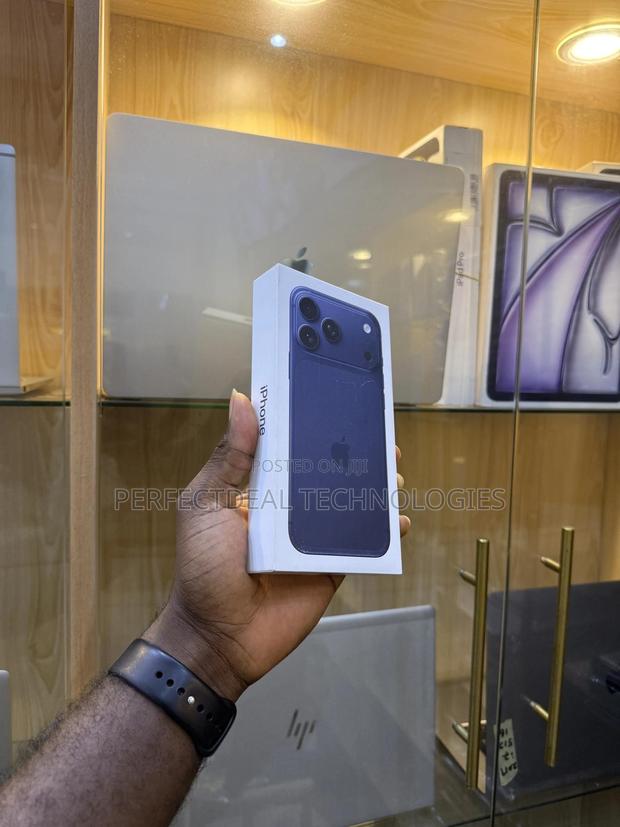 New Apple iPhone 17 Pro Max 256 GB Blue · Photo 4