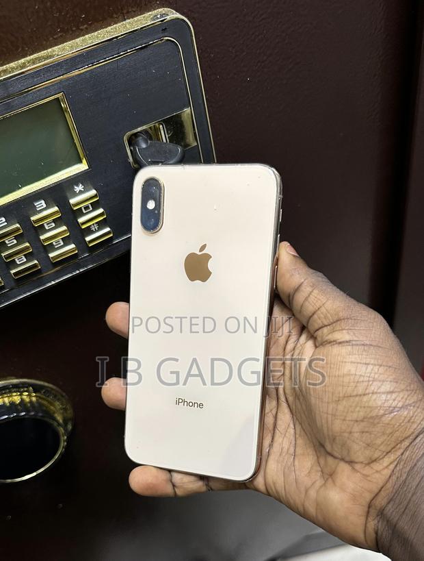 Apple iPhone XS 64 GB Gold · Photo 2