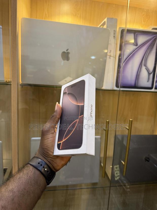New Apple iPhone 16 Pro Max 256 GB Gold photo 3