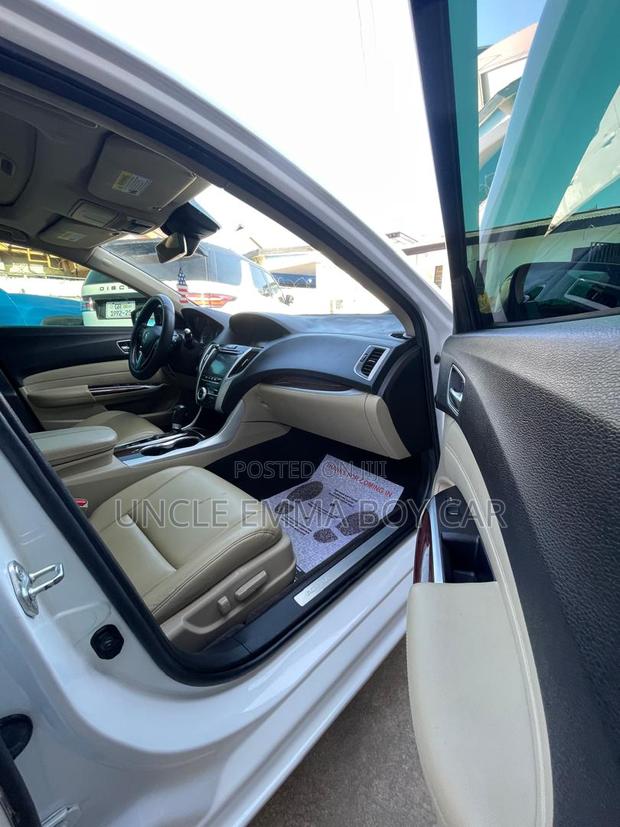 Acura TLX Base FWD (2.4L 4cyl 8M) 2018 White photo 9