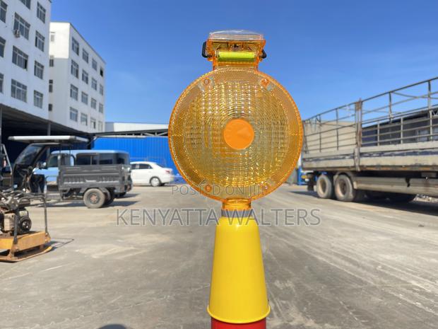 Solar Traffic Road Barricade Warning Light Led Flash Warning Light photo 2