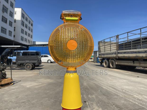 Solar Traffic Road Barricade Warning Light Led Flash Warning Light photo 3
