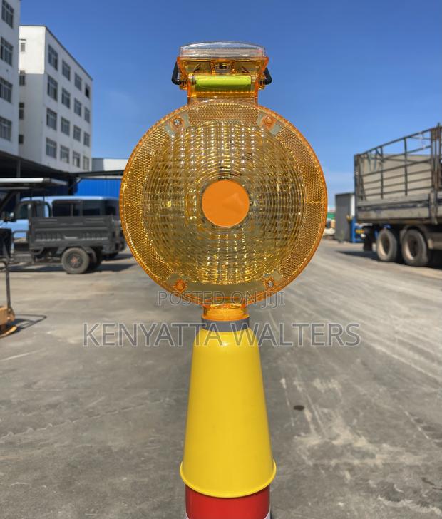 Solar Traffic Road Barricade Warning Light Led Flash Warning Light photo 5