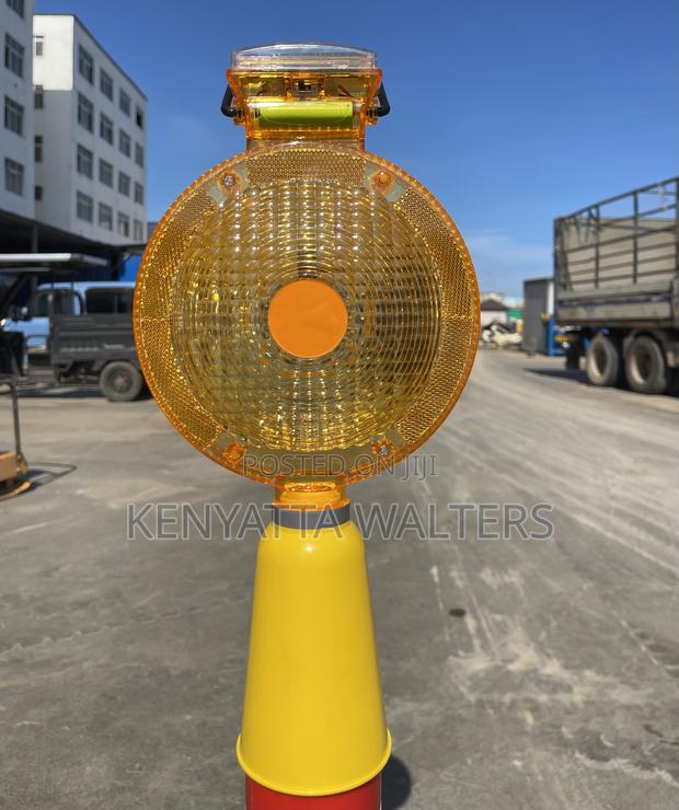 Solar Traffic Road Barricade Warning Light Led Flash Warning Light photo 6