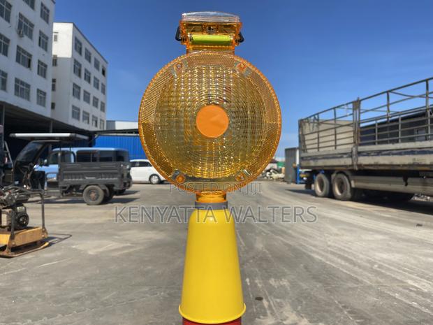 Solar Traffic Road Barricade Warning Light Led Flash Warning Light photo 7