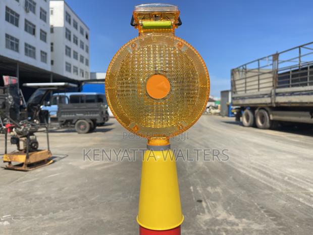 Solar Traffic Road Barricade Warning Light Led Flash Warning Light photo 8