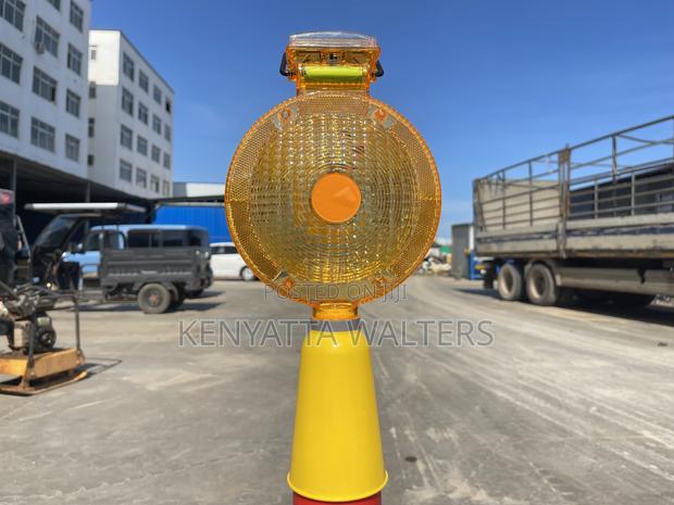 Solar Traffic Road Barricade Warning Light Led Flash Warning Light photo 9