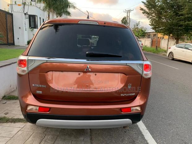 Mitsubishi Outlander GT 4dr SUV AWD (3.0L 6cyl 6A) 2014 Orange