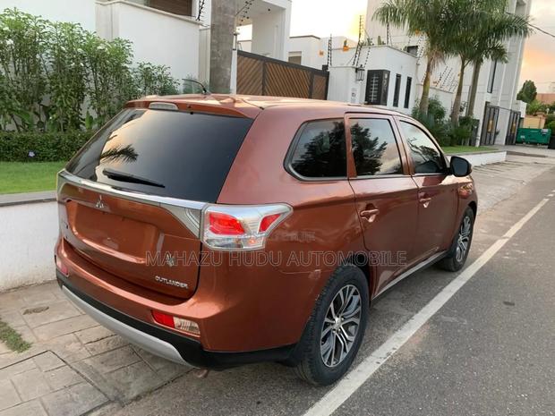 Mitsubishi Outlander GT 4dr SUV AWD (3.0L 6cyl 6A) 2014 Orange