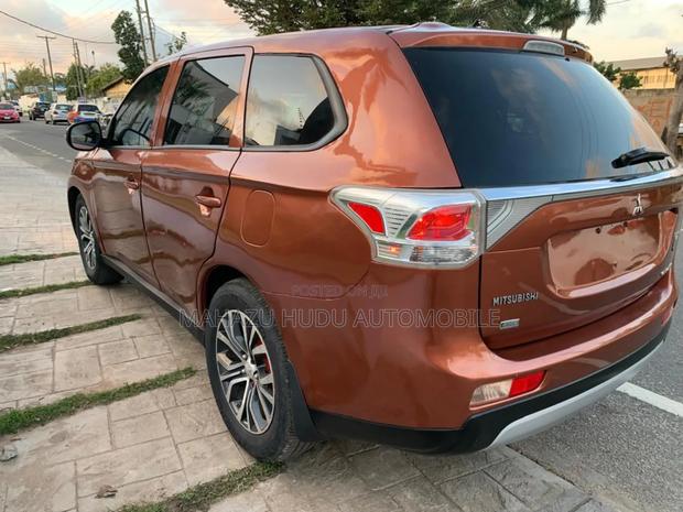 Mitsubishi Outlander GT 4dr SUV AWD (3.0L 6cyl 6A) 2014 Orange