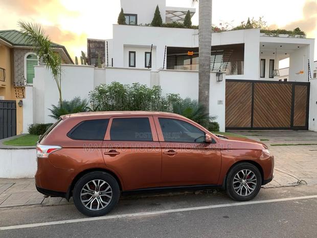 Mitsubishi Outlander GT 4dr SUV AWD (3.0L 6cyl 6A) 2014 Orange