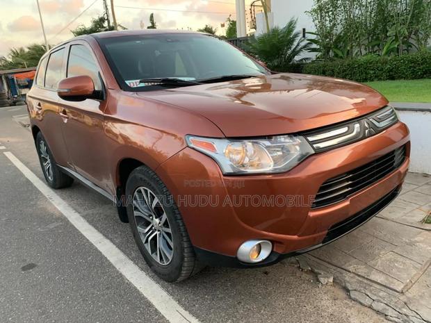 Mitsubishi Outlander GT 4dr SUV AWD (3.0L 6cyl 6A) 2014 Orange