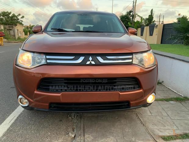 Mitsubishi Outlander GT 4dr SUV AWD (3.0L 6cyl 6A) 2014 Orange