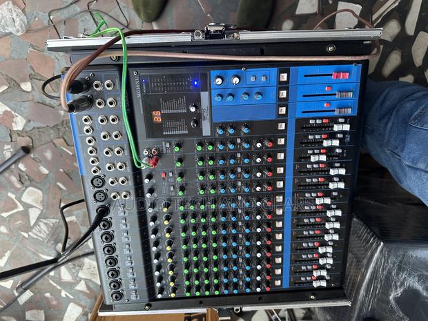 Yamaha Mg16u 16 Channel Mixer · Photo 2