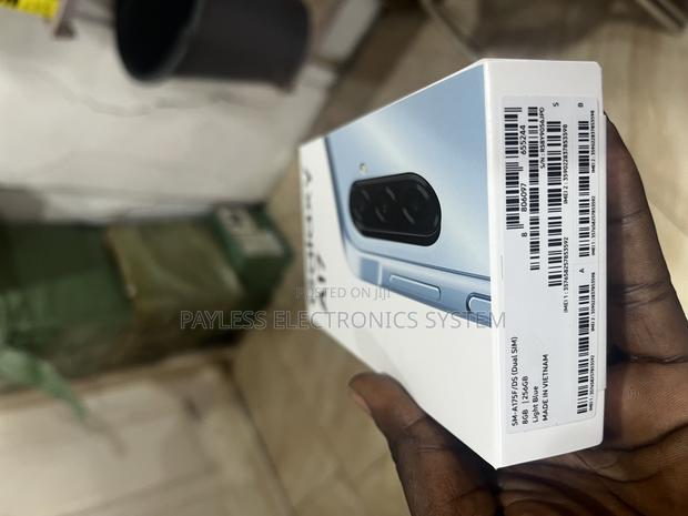 New Samsung Galaxy A17 128 GB Blue photo 2