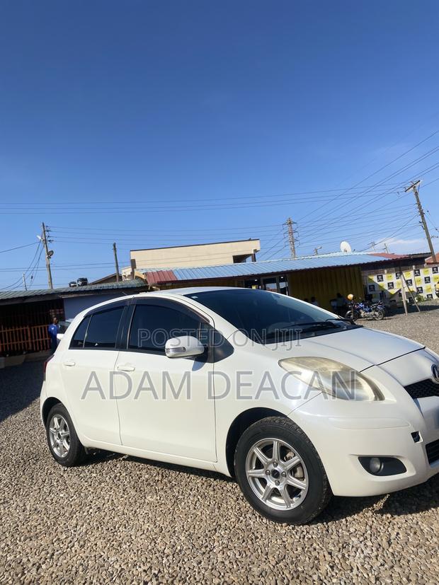 Toyota Vitz 2010 White