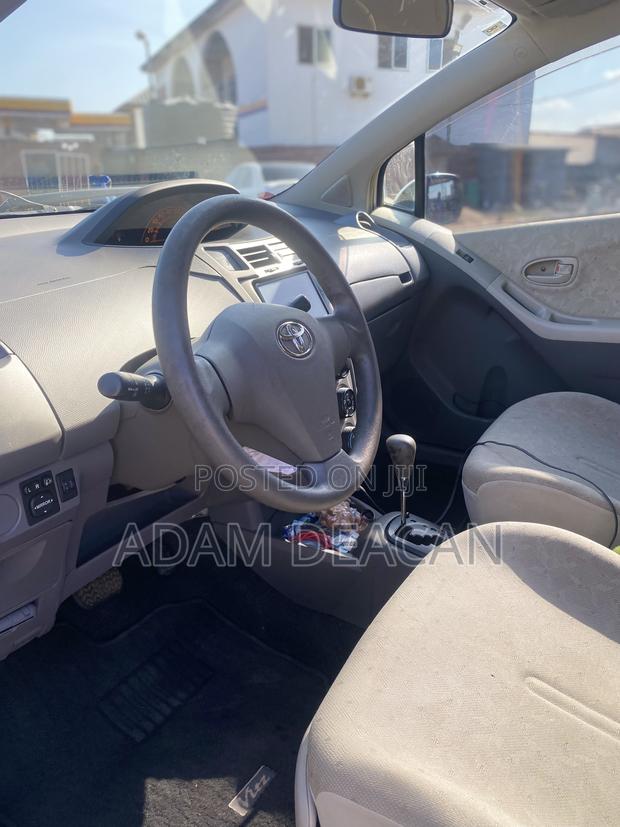 Toyota Vitz 2010 White