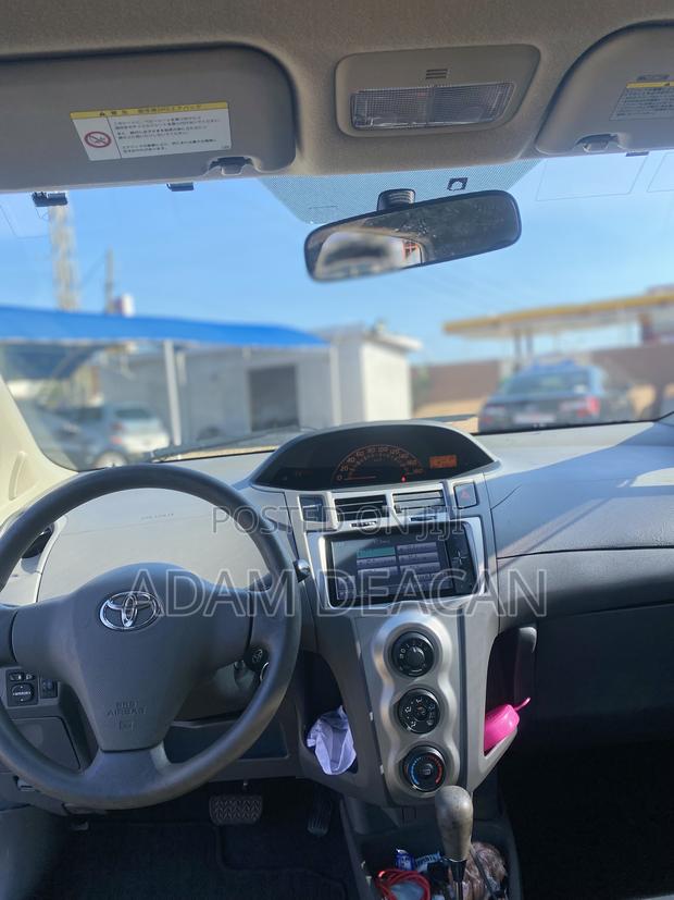 Toyota Vitz 2010 White