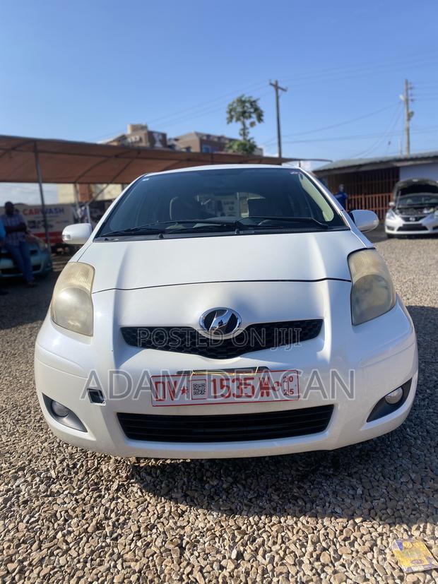 Toyota Vitz 2010 White