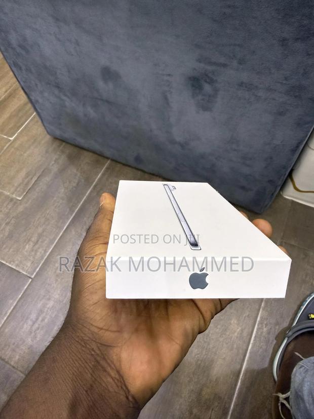 New Apple iPhone Air 256 GB Blue photo 2