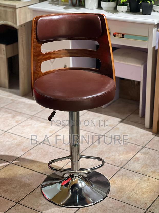 Classy Bar Chair · Photo 2