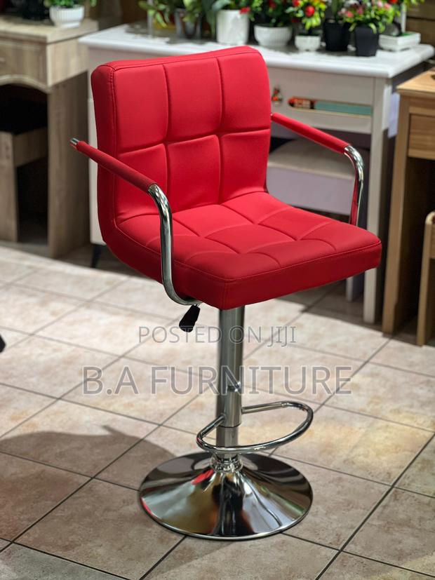 Adjustable Bar Chair · Photo 3