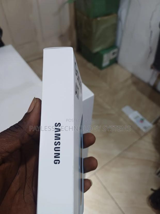 New Samsung Galaxy A17 256 GB Blue · Photo 3