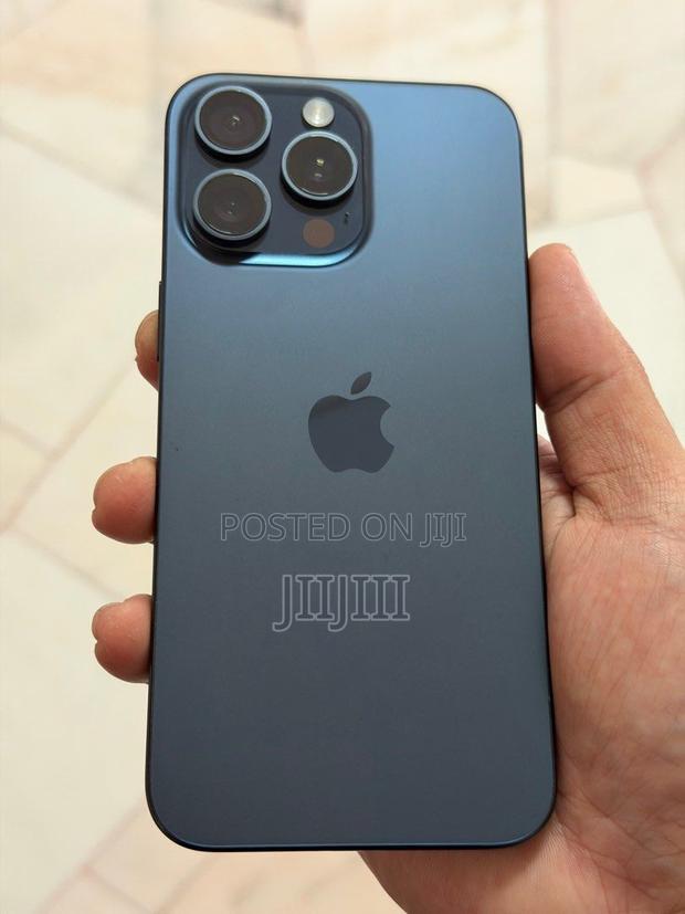 Apple iPhone 15 Pro Max 256 GB Blue · Photo 3