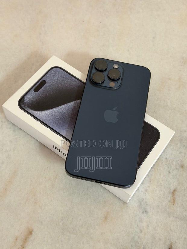 Apple iPhone 15 Pro Max 256 GB Blue · Photo 4