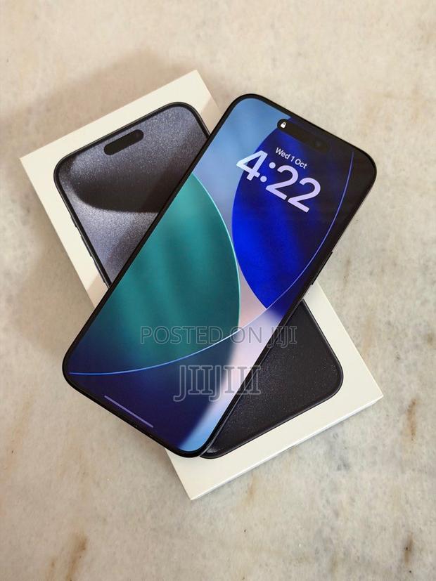 Apple iPhone 15 Pro Max 256 GB Blue · Photo 2