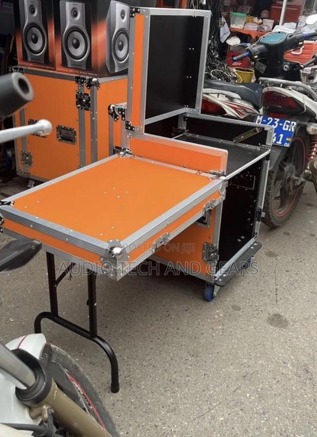 16u Amplifier Rack With Table · Photo 2