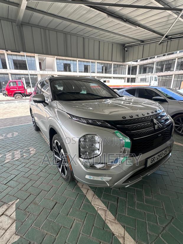 Mitsubishi Outlander SEL 2023 Silver