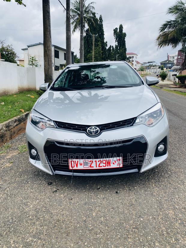 Toyota Corolla S 4dr Sedan (1.8L 4cyl CVT) 2016 Silver photo 3