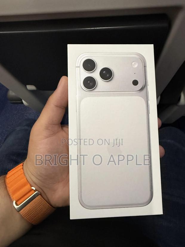 New Apple iPhone 17 Pro Max 256 GB White · Photo 3