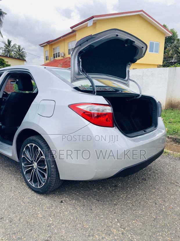 Toyota Corolla S 4dr Sedan (1.8L 4cyl CVT) 2016 Silver photo 12