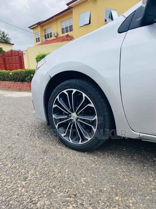 Toyota Corolla S 4dr Sedan (1.8L 4cyl CVT) 2016 Silver photo 5