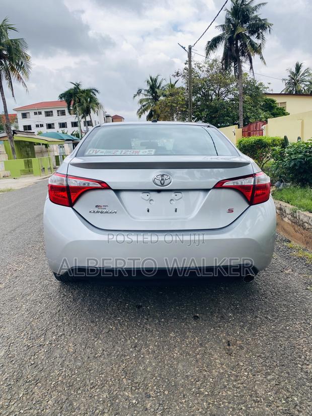 Toyota Corolla S 4dr Sedan (1.8L 4cyl CVT) 2016 Silver photo 15