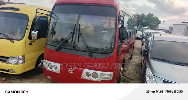 Hyundai Aero Town 2004 Red photo 2