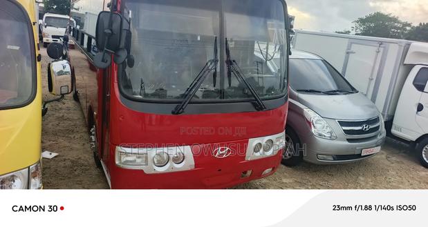 Hyundai Aero Town 2004 Red photo 3