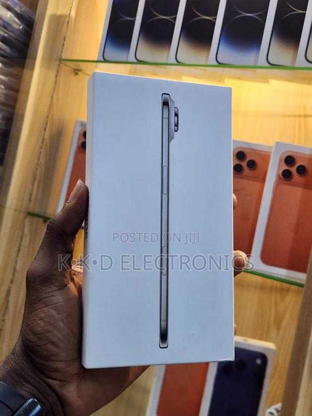New Apple iPhone Air 256 GB Silver · Photo 2