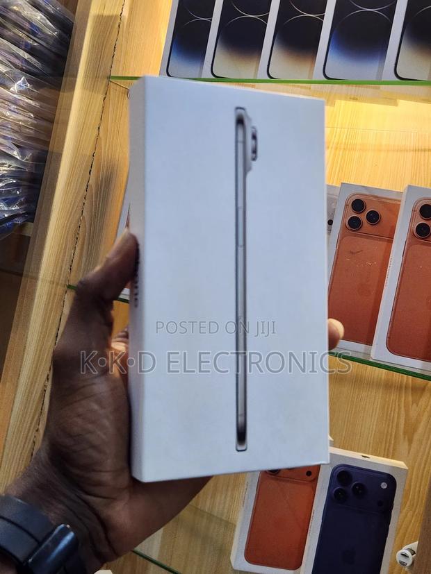 New Apple iPhone Air 256 GB Silver · Photo 3